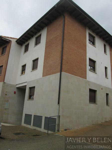 Piso 2 dormitorios, 1 baños, 1 garajes, Seminuevo, en Pamplona, Navarra