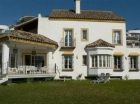 Chalet con 7 dormitorios se vende en Estepona, Costa del Sol - mejor precio | unprecio.es