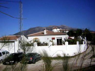 Chalet con 2 dormitorios se vende en Vinuela, Axarquia