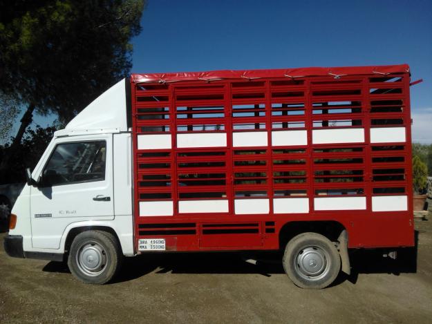 fugón Mercedes benz MB180D con caja ganadera homologada