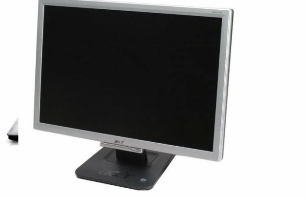 Vendo ordenador de sobremesa con pantalla Acer LCD 22” en buen estado