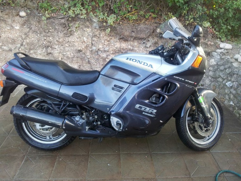 Cambio o vendo CBR1000F del 87