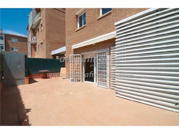 Apartamento dúplex, tres dormitorios, tres  baños, 100m2, 40m2 de terraza.