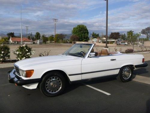 Mercedes-Benz SL 560 (W107)