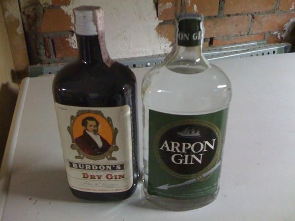 Lote de botellas Ginebra Arpón y Bursons años 80