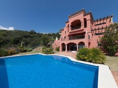 Chalet con 4 dormitorios se vende en Marbella, Costa del Sol