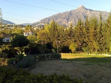 Chalet con 5 dormitorios se vende en Marbella, Costa del Sol