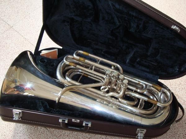 SE VENDE TUBA YAMAHA