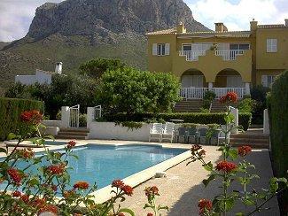 Apartment with Pool and Sea Views