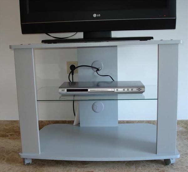 MESA CON RUEDAS PARA TV