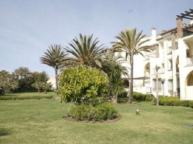 Apartamento con 2 dormitorios se vende en Estepona, Costa del Sol