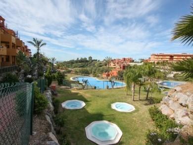 Apartamento con 2 dormitorios se vende en Marbella, Costa del Sol