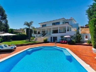 Chalet con 6 dormitorios se vende en Marbella, Costa del Sol