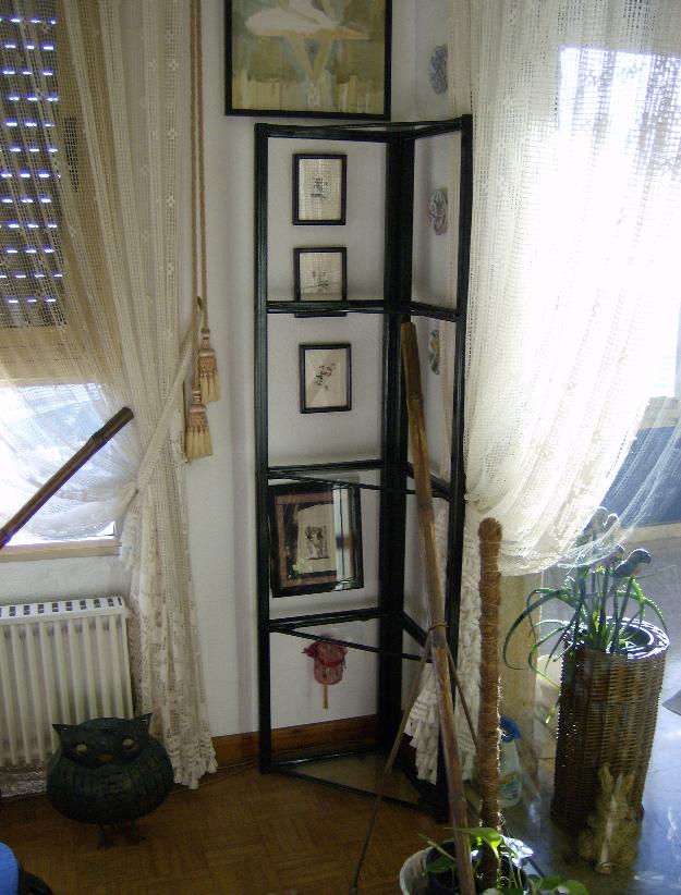 Estantería rinconera madera negra vidrio