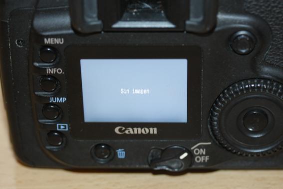 CAMERA CANON EOS 20D CON TARJETA 512MB CARGADOR