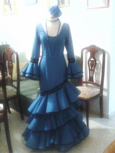 Se vende trajes de flamenca