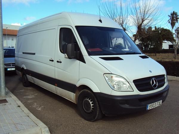 VENDO   FURGON    MERCEDES    SPRINTER       largo