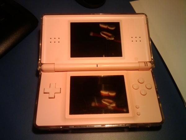 VENDO NINTENDO DS LITE CON 4 JUEGOS Y FUNDA DE REGALO