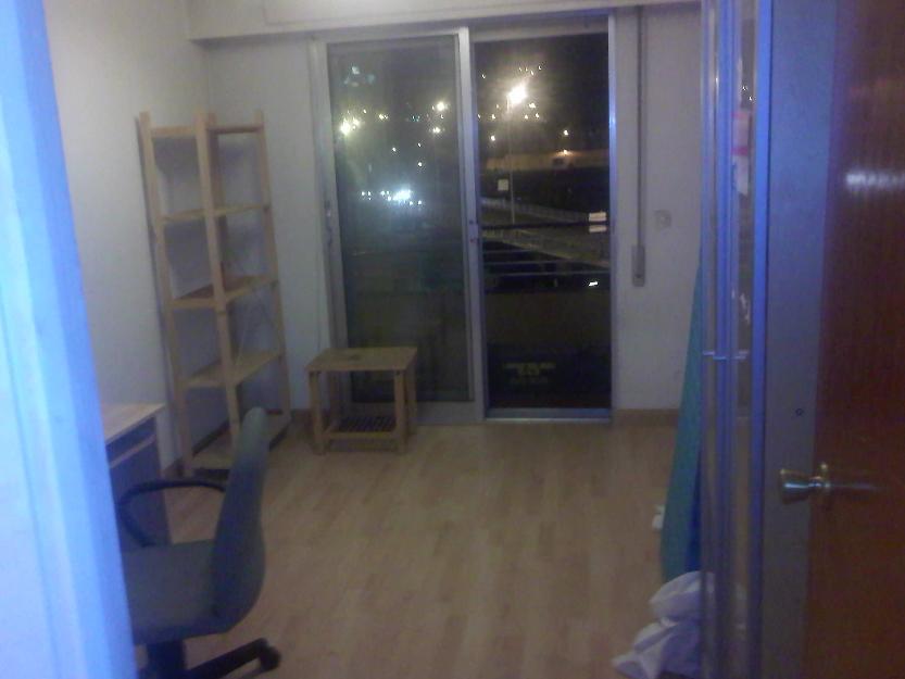 Habitación Libre. We share a flat. Santa Saturnina, M. Vadillo