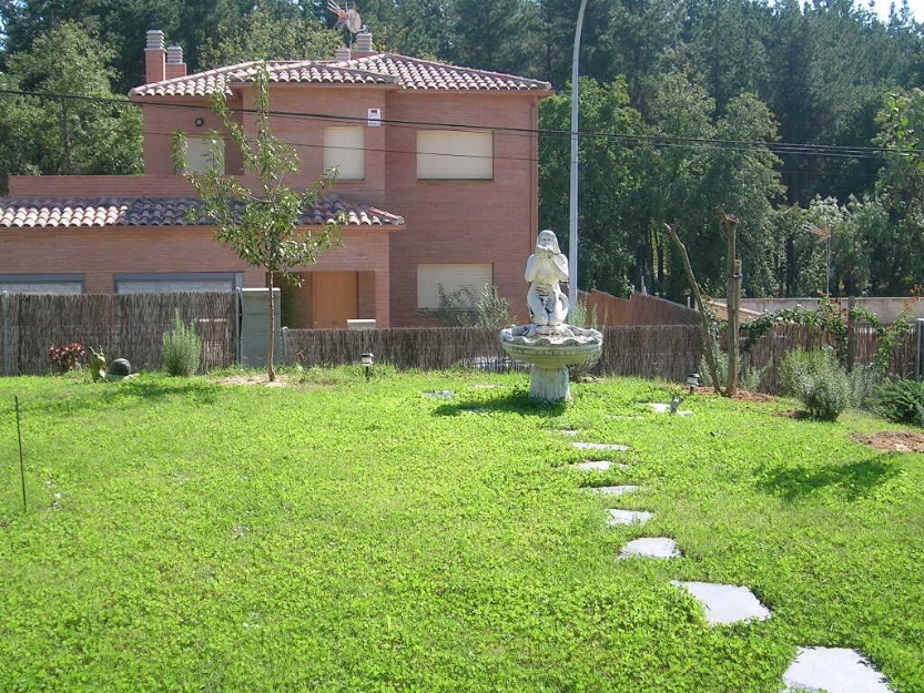 Precioso terreno esquinero, semillano de 850m2.