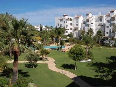 Apartamento con 3 dormitorios se vende en Estepona, Costa del Sol