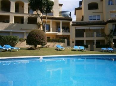 Apartamento con 2 dormitorios se vende en Marbella, Costa del Sol