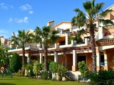 Apartamento con 3 dormitorios se vende en Marbella, Costa del Sol