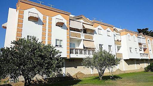 Se alquila piso en zona hotel playa de la luz