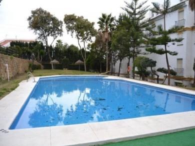 Apartamento con 2 dormitorios se vende en Marbella, Costa del Sol
