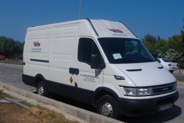 VENDO FURGON IVECO DAILY  AÑO 2006