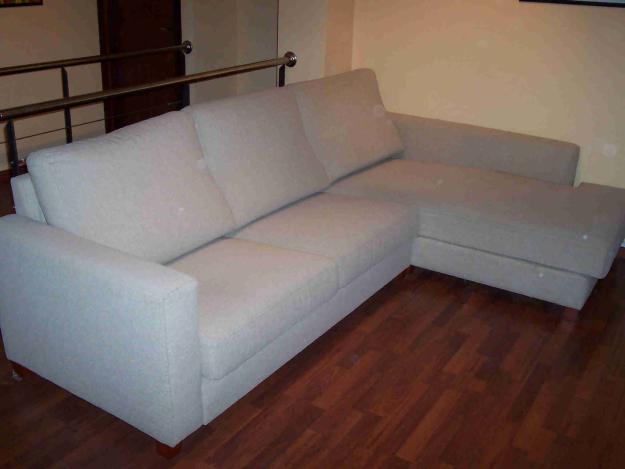Se vende sofa seminuevo con Chaiselong