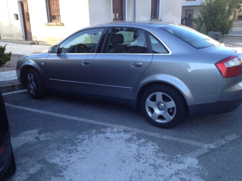 A4 como nuevo, 2,5 tdi con 163 cv. tiene tempomat y parrot.