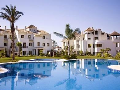 Apartamento con 2 dormitorios se vende en Estepona, Costa del Sol