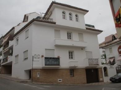 Adosado con 4 dormitorios se vende en Estepona, Costa del Sol