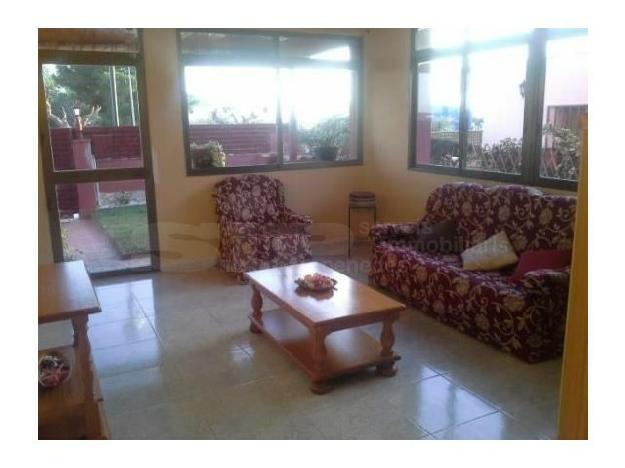 Chalet dentro de la población a 17 kms de la playa