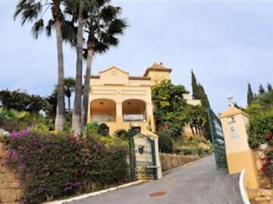 Chalet con 4 dormitorios se vende en Benahavis, Costa del Sol