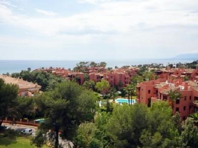Apartamento con 3 dormitorios se vende en Marbella, Costa del Sol