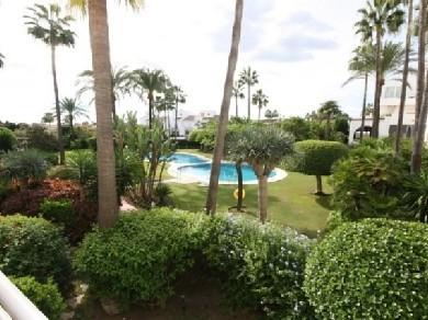 Apartamento con 2 dormitorios se vende en Estepona, Costa del Sol