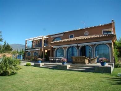 Chalet con 3 dormitorios se vende en Estepona, Costa del Sol