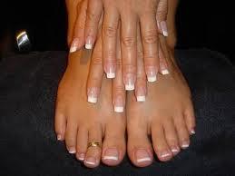 Oferta manicure y pedicure en barcelona 9€ y 15€ con crema,masajes,limpieza