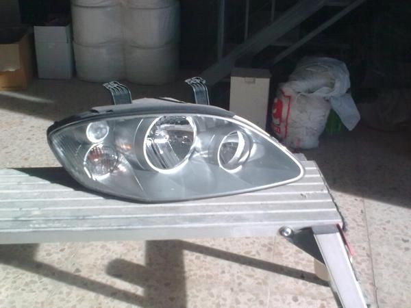 vendo faro delantero derecho y piloto trasero izquerdo de ssangyong roduis