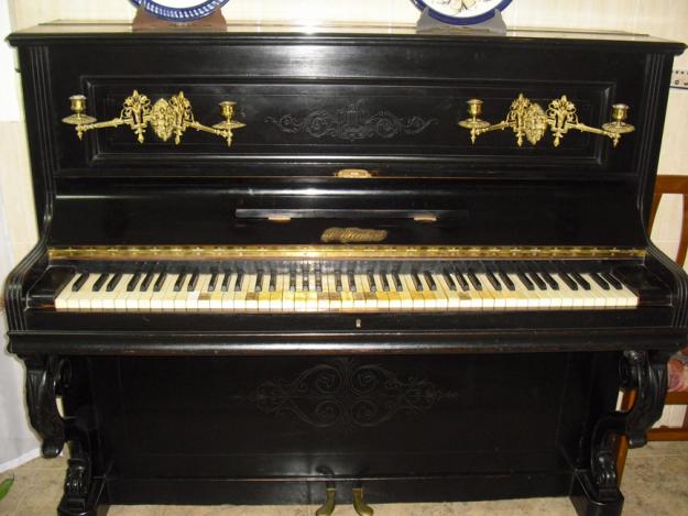 PIANO DE COLECIÓN DE PAUL IZABAL - AÑO 1.850 -