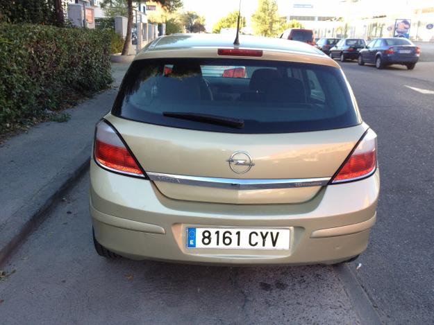 Opel Astra Enjoy 1. 600 (90cv) 5 puertas.
