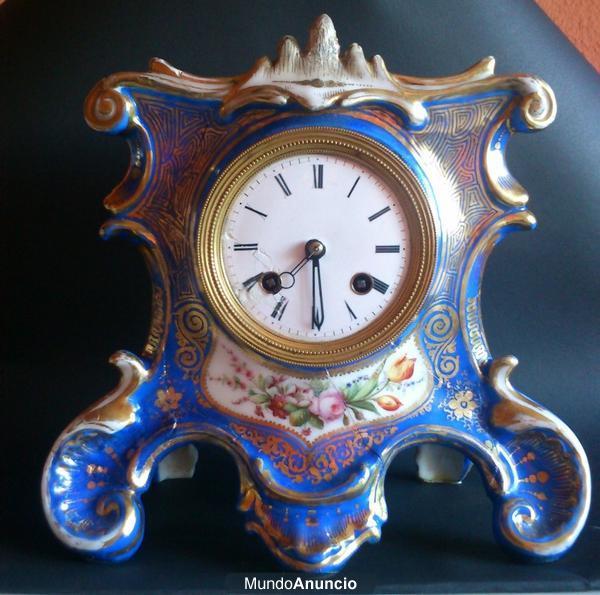 RELOJ DE PORCELANA SIGLO XVIII CON SONERÍA