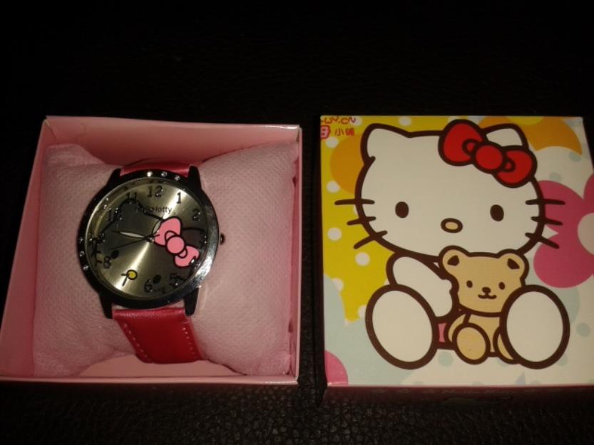 Reloj nuevo en caja Hello Kitty