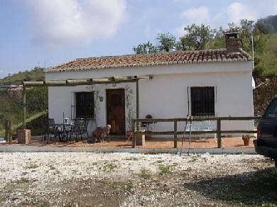 Chalet con 2 dormitorios se vende en Alora