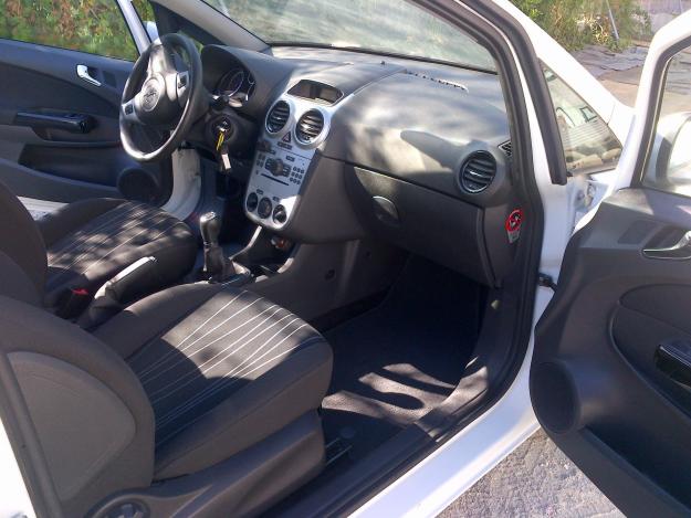 Se alquila Opel Corsa