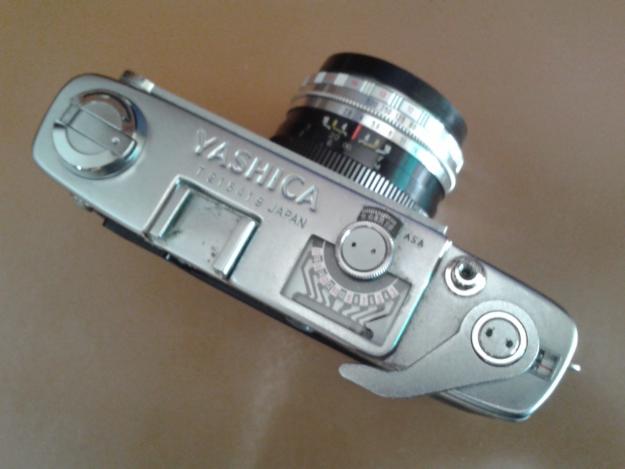 Vendo camara reflex Yashica + tripode Viola