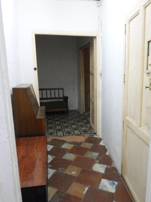 Alquilo piso en barrio del carmen finca antigua