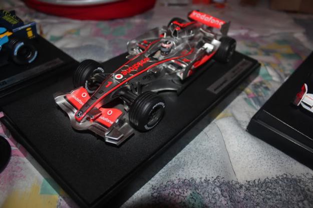 Mclaren mp4-22 fernando alonso 1: 18